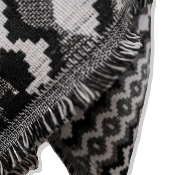 Oversized b&w poncho w hand stitching NWOT - Picture 4 of 4
